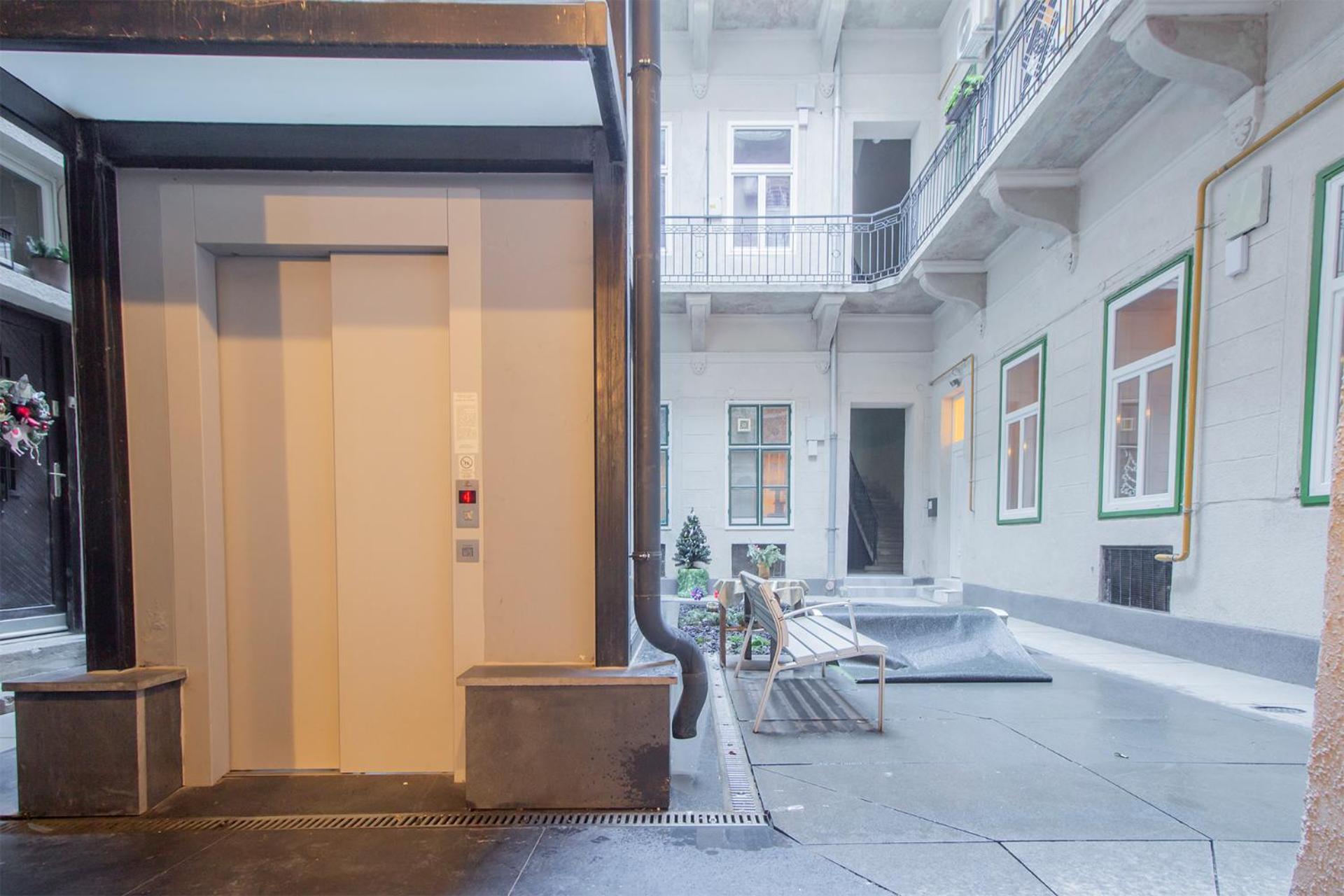 Kalvin 2Bdr Apartment With Ac Будапеща Екстериор снимка