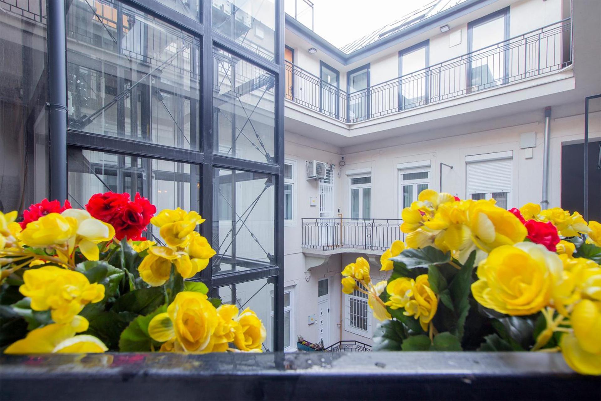 Kalvin 2Bdr Apartment With Ac Будапеща Екстериор снимка