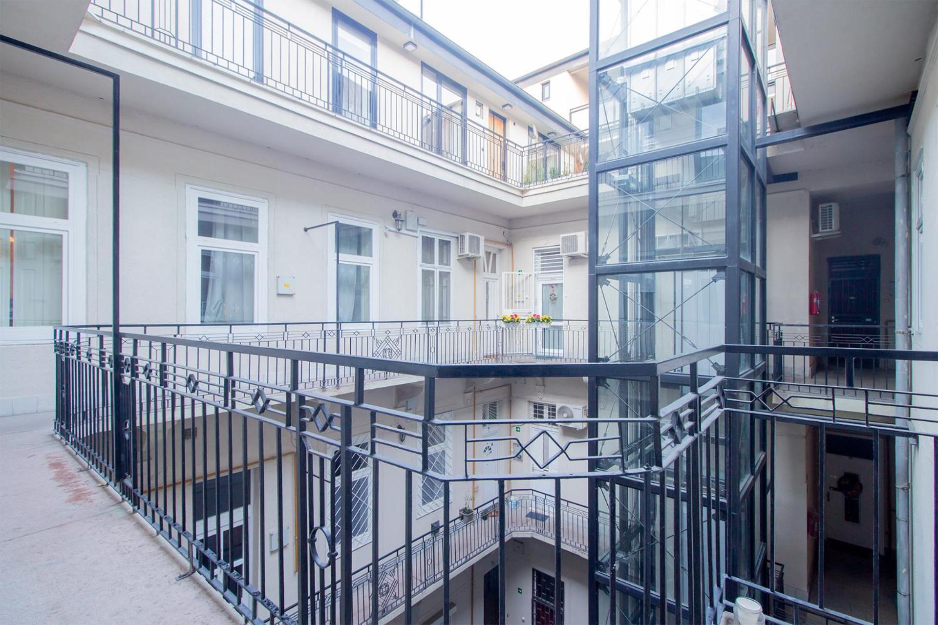 Kalvin 2Bdr Apartment With Ac Будапеща Екстериор снимка